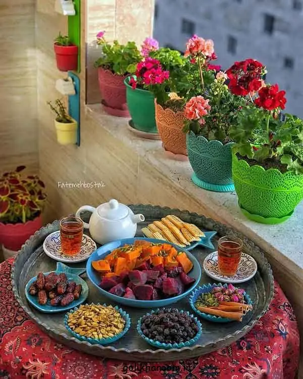 تصویر مرتبط با ایدههای خلاقانه برای تزیین سفره شب یلدا با سبک سنتی و مدرن