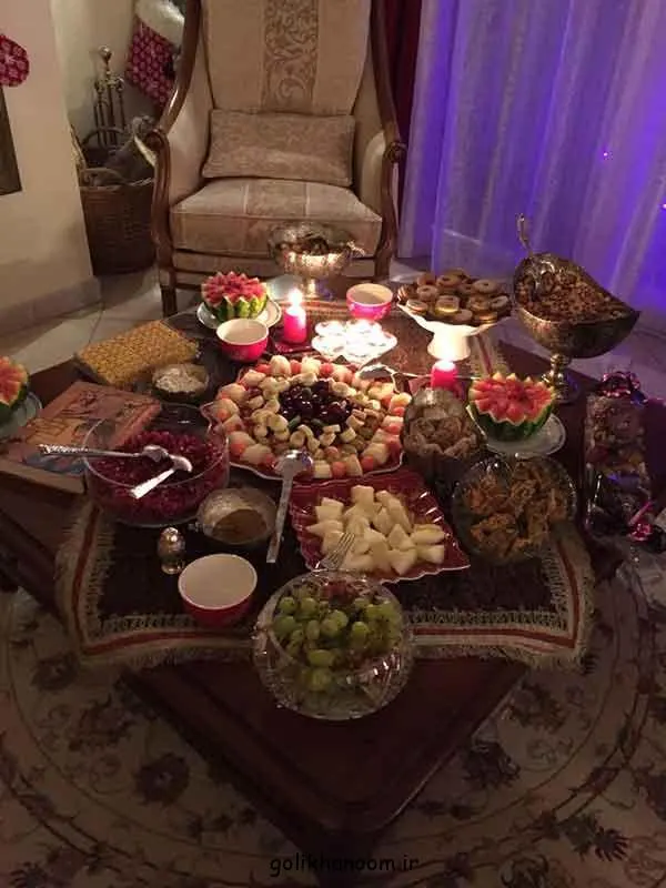تصویر مرتبط با ایدههای خلاقانه برای تزیین سفره شب یلدا با سبک سنتی و مدرن