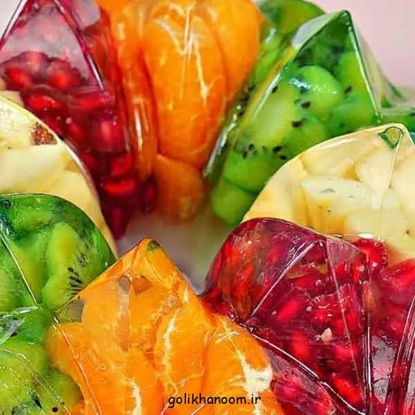 تصویر مرتبط با ایدههای جذاب تزیین ژله با میوههای رنگارنگ فصل