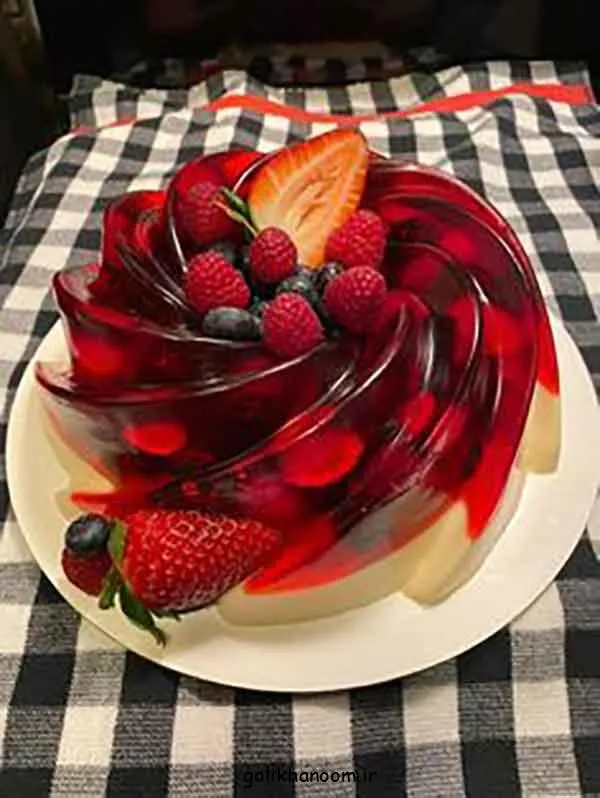 تصویر مرتبط با ایدههای جذاب تزیین ژله با میوههای رنگارنگ فصل