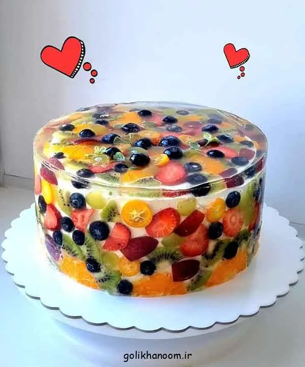 ژله رنگارنگ تزئین شده با توت فرنگی و موز