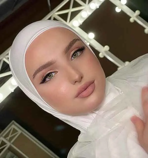 تصویر مرتبط با راهنمای کامل مدل میکاپ لایت؛ آرایشی طبیعی و جذاب برای همه چهره‌ها