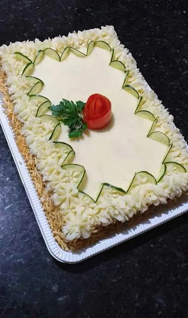 تصویر مرتبط با ایده‌های متنوع و ساده برای تزیین سالاد الویه در مدرسه
