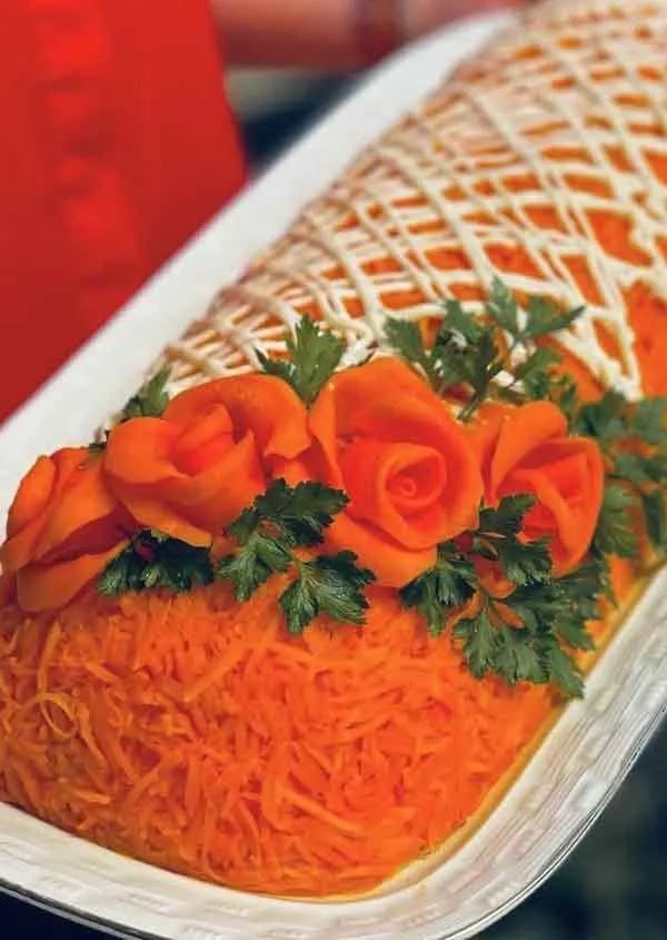 تصویر مرتبط با ایده‌های متنوع و ساده برای تزیین سالاد الویه در مدرسه