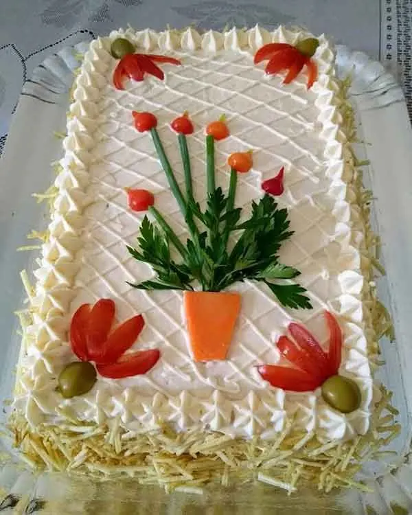 تصویر مرتبط با ایده‌های متنوع و ساده برای تزیین سالاد الویه در مدرسه