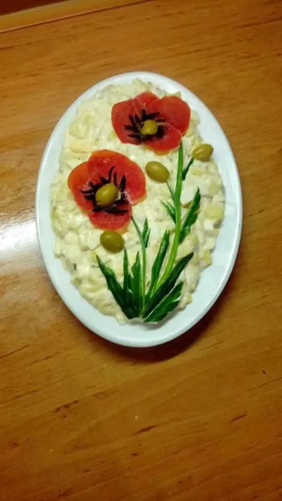 تصویر مرتبط با ایده‌های متنوع و ساده برای تزیین سالاد الویه در مدرسه