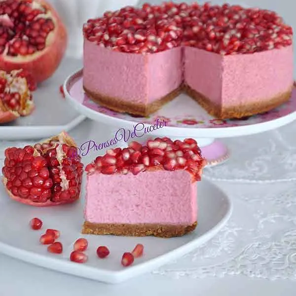 تصویر مرتبط با ایدههای خلاقانه و کمهزینه برای تزیین ژله شب یلدا با رنگهای زیبا