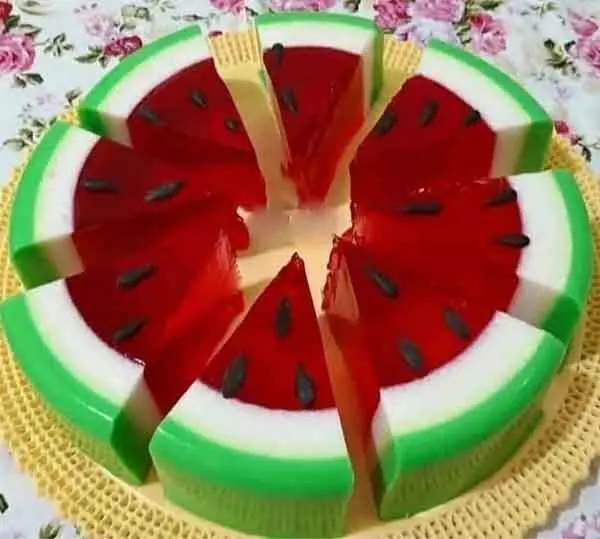 تصویر مرتبط با ایدههای خلاقانه و کمهزینه برای تزیین ژله شب یلدا با رنگهای زیبا
