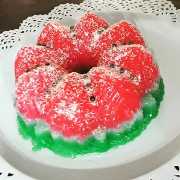 تصویر مرتبط با ایدههای خلاقانه و کمهزینه برای تزیین ژله شب یلدا با رنگهای زیبا