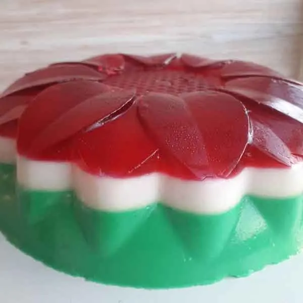 تصویر مرتبط با ایدههای خلاقانه و کمهزینه برای تزیین ژله شب یلدا با رنگهای زیبا