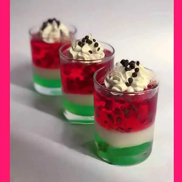 تصویر مرتبط با ایدههای خلاقانه و کمهزینه برای تزیین ژله شب یلدا با رنگهای زیبا