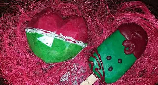 تصویر مرتبط با ایدههای خلاقانه و کمهزینه برای تزیین ژله شب یلدا با رنگهای زیبا