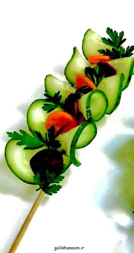 اسلایس‌های منظم و زیبا از خیار برای سالاد