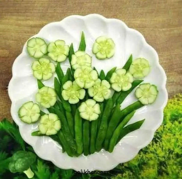تصویر مرتبط با ایده‌های خلاقانه برای تزیین خیار در سالاد با برش‌های جذاب و ساده