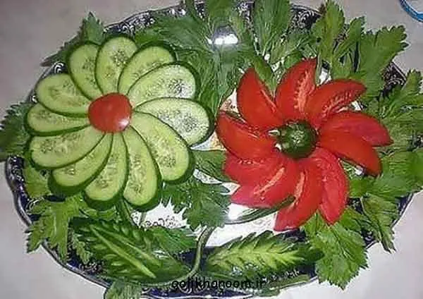 تصویر مرتبط با ایده‌های خلاقانه برای تزیین خیار در سالاد با برش‌های جذاب و ساده
