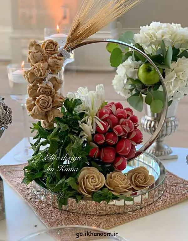 تصویر مرتبط با ایده‌های جذاب تزیین نان و پنیر برای سفره عقد با گل و سبزیجات