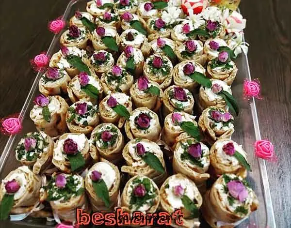 تصویر مرتبط با ایده‌های جذاب تزیین نان و پنیر برای سفره عقد با گل و سبزیجات