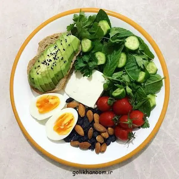 تصویر مرتبط با ایدههای جذاب تزیین صبحانه سلامت با پنیر، خیار و گوجه