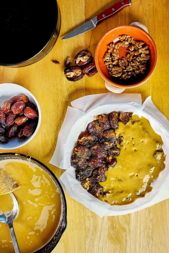 تصویر مرتبط با طرز تهیه رنگینک با آرد گندم؛ دسر سنتی خوش‌طعم و مجلسی ایرانی
