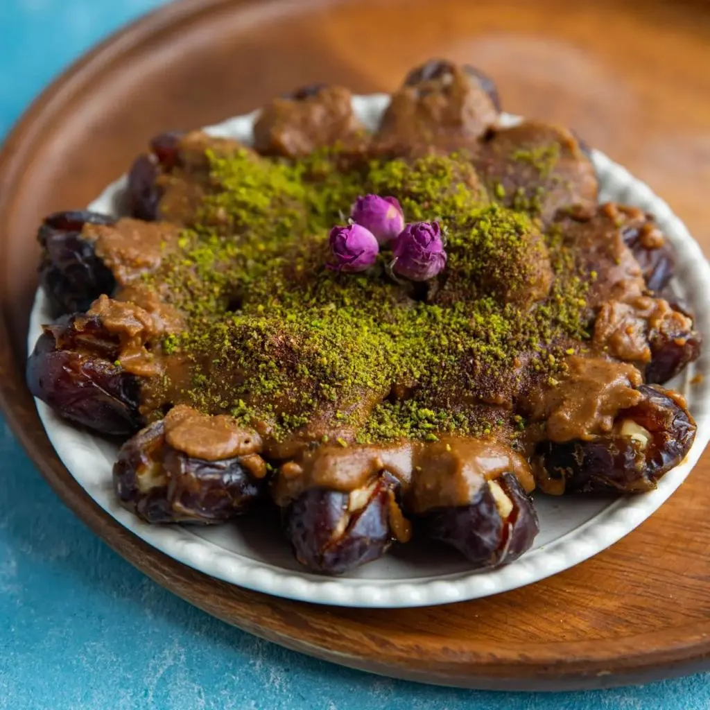تصویر مرتبط با طرز تهیه رنگینک با آرد گندم؛ دسر سنتی خوش‌طعم و مجلسی ایرانی