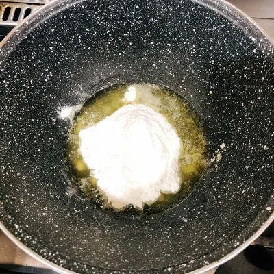 تصویر مرتبط با طرز تهیه رنگینک با آرد گندم؛ دسر سنتی خوش‌طعم و مجلسی ایرانی