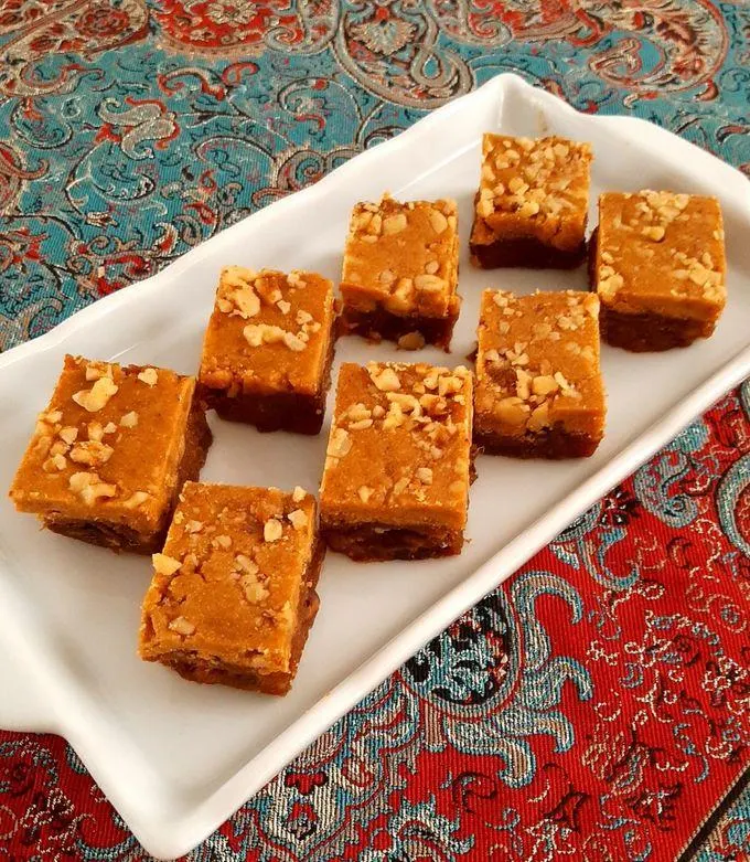 تصویر مرتبط با طرز تهیه رنگینک با آرد گندم؛ دسر سنتی خوش‌طعم و مجلسی ایرانی