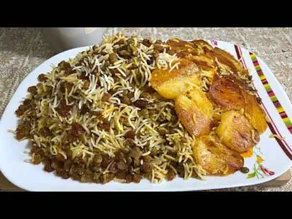 تصویر مرتبط با ایده‌های جذاب تزیین عدس پلو نذری با خرما، زرشک و گوشت چرخ‌کرده