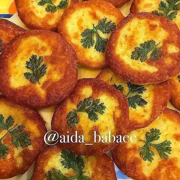 تصویر مرتبط با ایده‌های جذاب تزیین کوکو سیب زمینی برای شام‌های سبک و خوشمزه