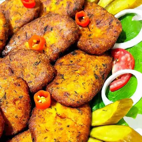 تصویر مرتبط با ایده‌های جذاب تزیین کوکو سیب زمینی برای شام‌های سبک و خوشمزه