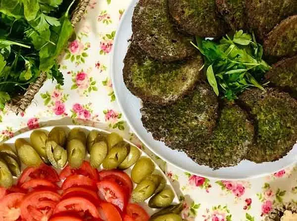 تصویر مرتبط با ایدههای متنوع و جذاب تزیین کوکو سبزی برای مجالس و دورهمیها