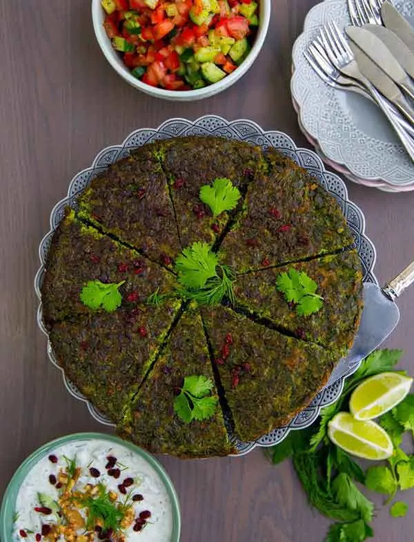 تصویر مرتبط با ایدههای متنوع و جذاب تزیین کوکو سبزی برای مجالس و دورهمیها