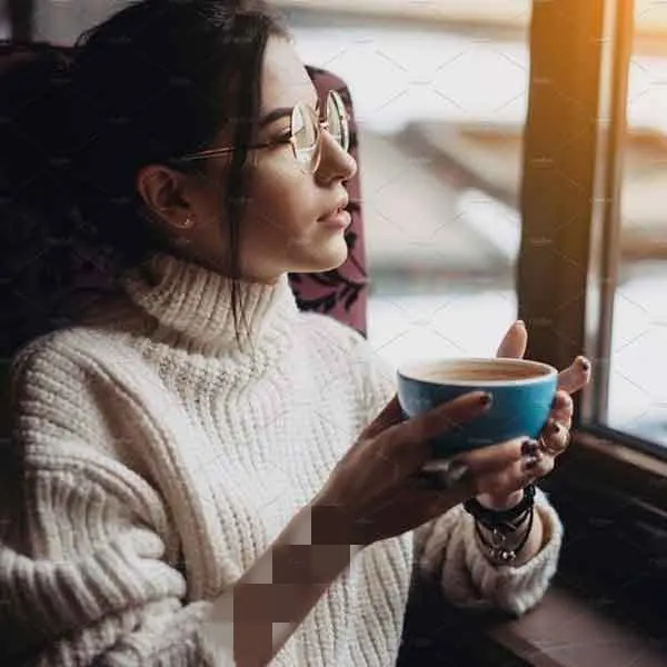 تصویر مرتبط با ایده‌های متنوع ژست عکس در کافه برای ثبت لحظات خاص