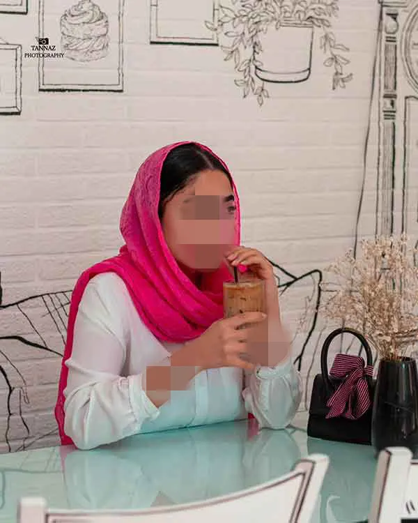 تصویر مرتبط با ایده‌های متنوع ژست عکس در کافه برای ثبت لحظات خاص
