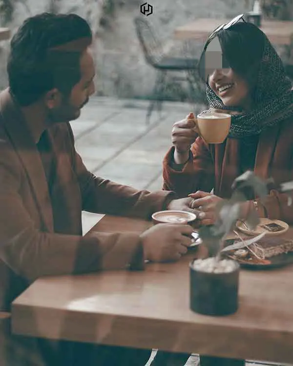 تصویر مرتبط با ایده‌های متنوع ژست عکس در کافه برای ثبت لحظات خاص