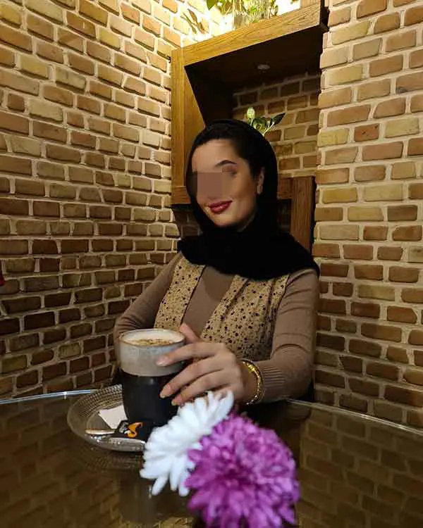 تصویر مرتبط با ایده‌های متنوع ژست عکس در کافه برای ثبت لحظات خاص