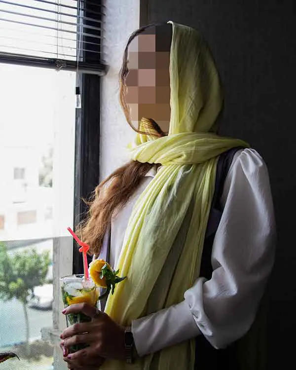 تصویر مرتبط با ایده‌های متنوع ژست عکس در کافه برای ثبت لحظات خاص