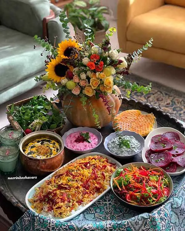 تصویر مرتبط با ایده‌های خلاقانه و کم‌هزینه برای تزیین کدو حلوایی شب یلدا
