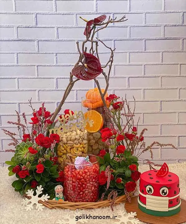 تصویر مرتبط با ایدههای ساده و شیک برای تزیین میز شب یلدا