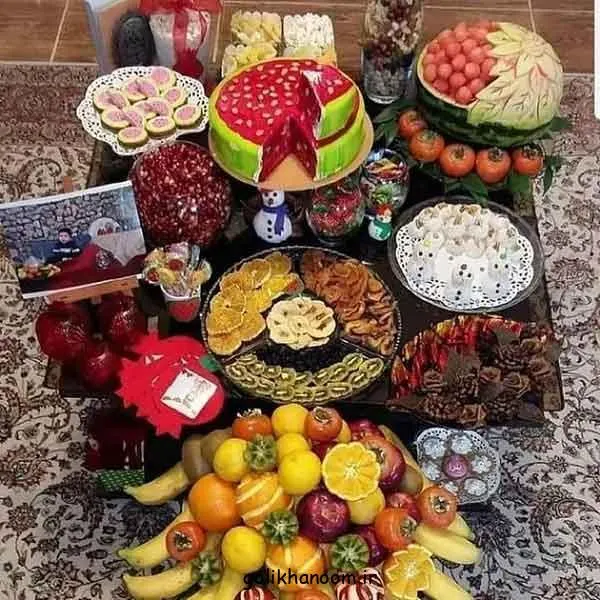 تصویر مرتبط با ایدههای ساده و شیک برای تزیین میز شب یلدا
