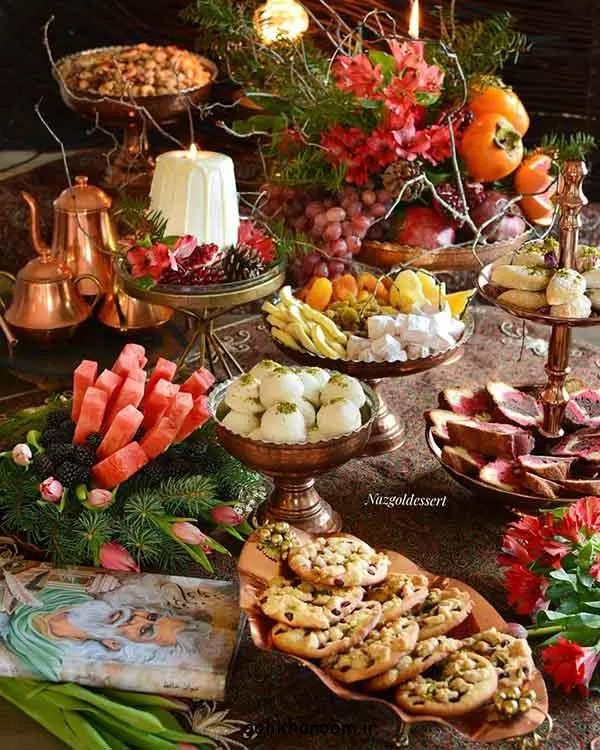 تصویر مرتبط با ایدههای ساده و شیک برای تزیین میز شب یلدا