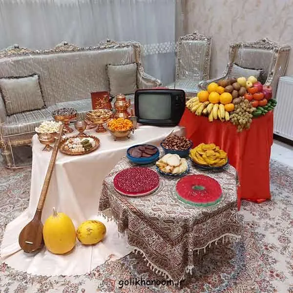 تصویر مرتبط با ایدههای ساده و شیک برای تزیین میز شب یلدا