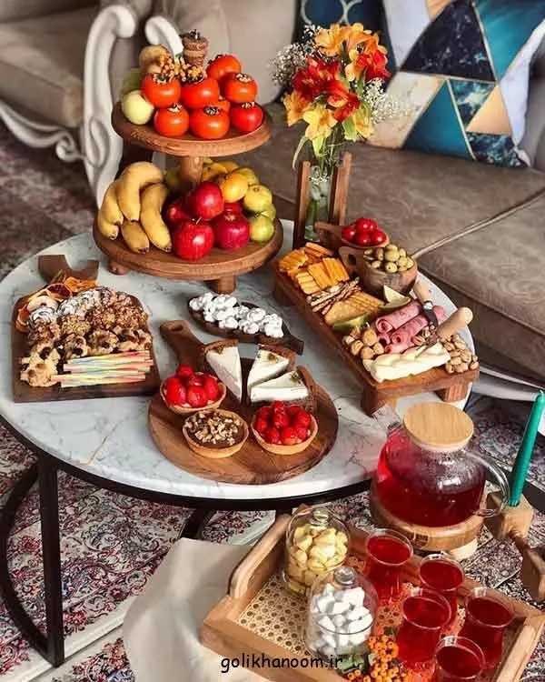 تصویر مرتبط با ایدههای ساده و شیک برای تزیین میز شب یلدا