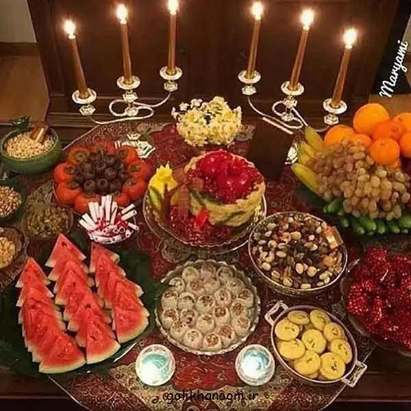 تصویر مرتبط با ایدههای ساده و شیک برای تزیین میز شب یلدا
