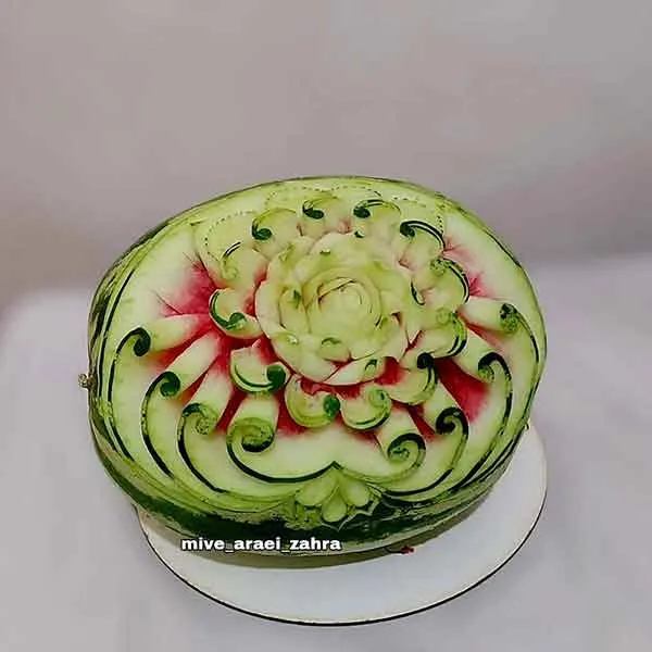 تصویر مرتبط با ایدههای جذاب و جدید تزیین هندوانه برای شب یلدا