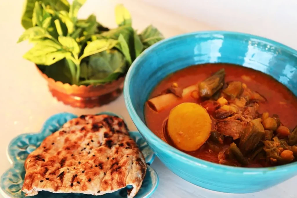 ظرف آبگوشت گیاهی خوشمزه و مقوی