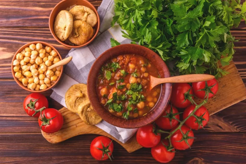آبگوشت گیاهی بدون گوشت در قابلمه