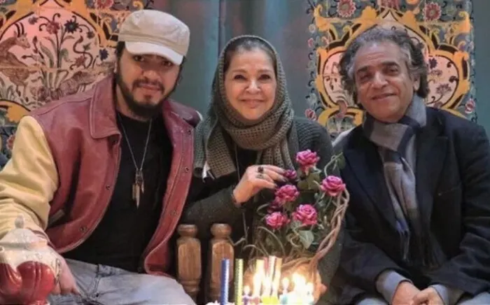 اصغر همت و افسر اسدی در کنار پسرشان