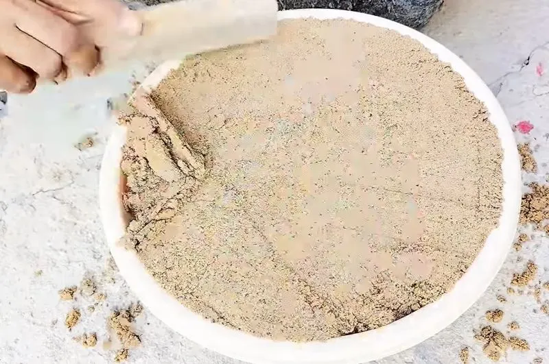 مراحل چیدن سنگها و ملاتریزی برای ساخت گلدان