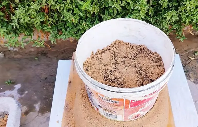 تصویر مرتبط با آموزش ساخت گلدان مقاوم با سنگ رودخانهای و سیمان