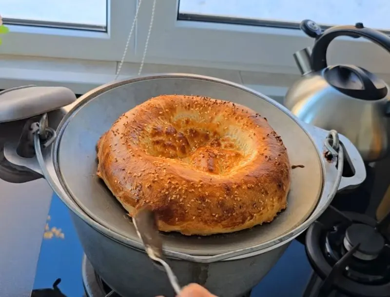 تصویر مرتبط با طرز تهیه نان تنوری ازبکی با قابلمه بدون نیاز به فر و تنور
